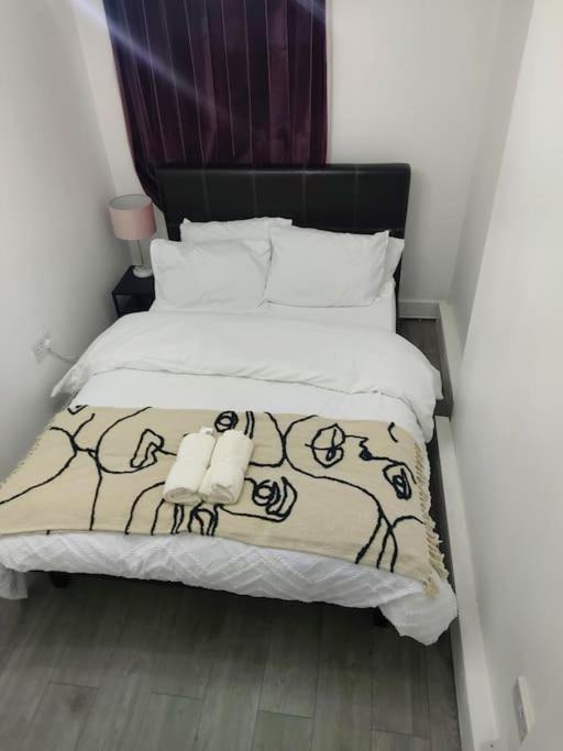 Home Away Barking Barking  Luaran gambar