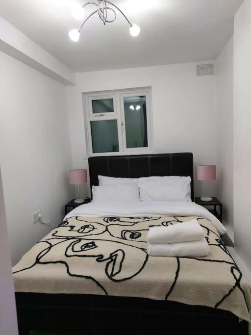 Home Away Barking Barking  Luaran gambar